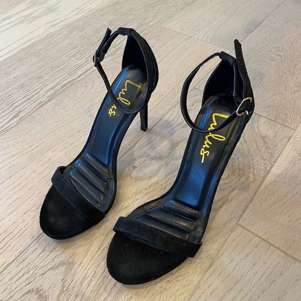 Lulu’s black strappy suede heel